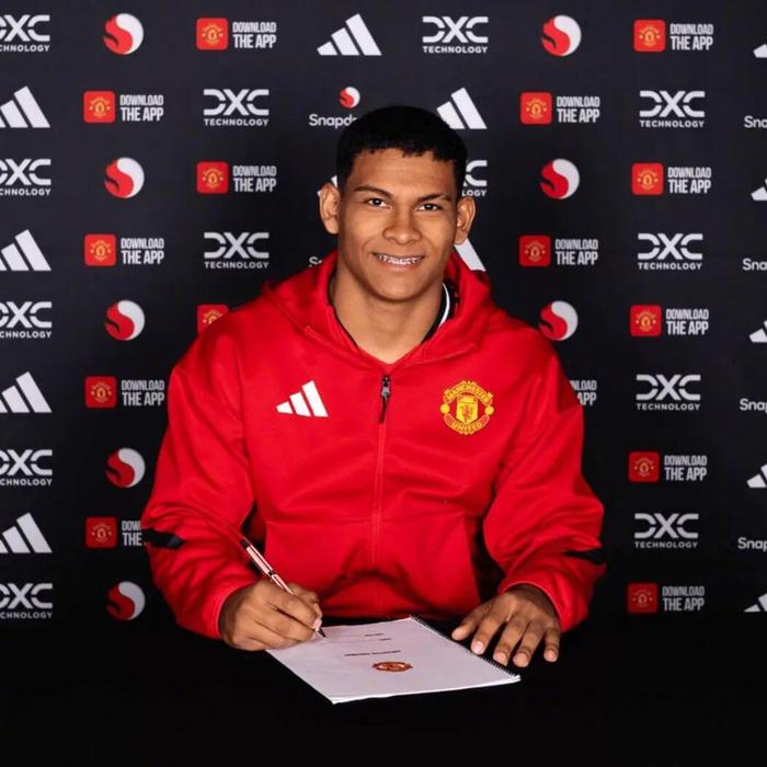 曼联官宣签下18岁巴拉圭左后卫迭戈-莱昂，转会费最高达700万英镑