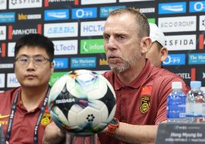 记者：中超节奏太慢水平低，王钰栋们去欧洲二流联赛都比在中超好