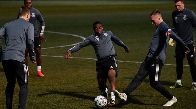 开云体育下载电脑版-脚伤致赛季报销，穆科科的处子季带给你惊喜了吗？